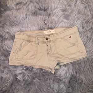 HOLLISTER KHAKI SHORTS